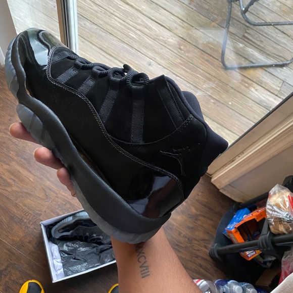 Jordan 11 “Cap and Gown”